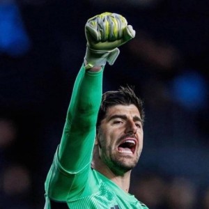 九游j9官网-助攻型门将？库尔图瓦成为首位单赛季欧冠送上2+助攻的门将