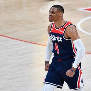 三双机器值得尊重！韦少独一无二 不能否定他伟大